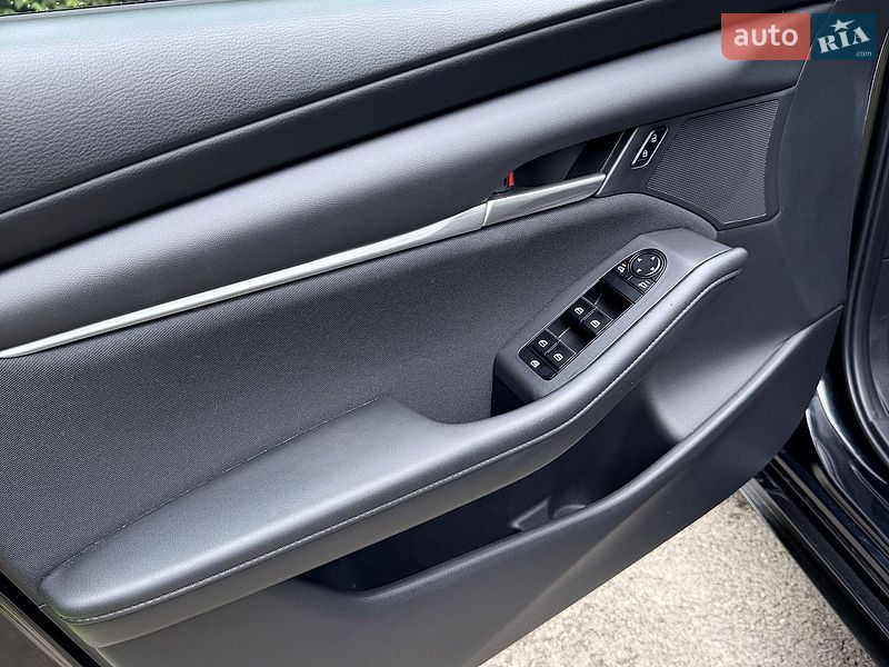 Седан Mazda 3 2023 в Киеве