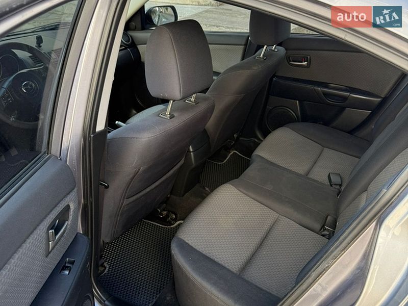 Седан Mazda 3 2004 в Каменец-Подольском