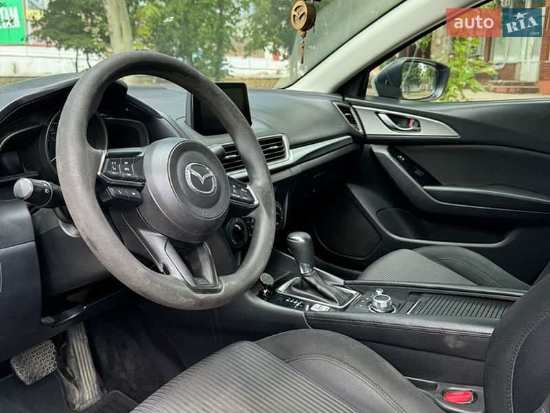 Седан Mazda 3 2016 в Николаеве