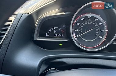 Седан Mazda 3 2016 в Ивано-Франковске