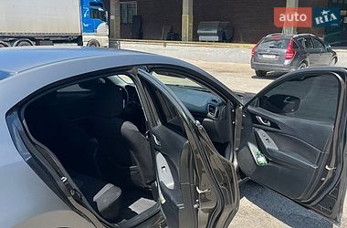 Седан Mazda 3 2016 в Ивано-Франковске