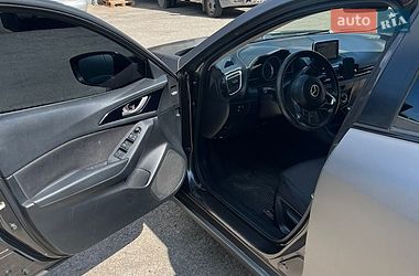 Седан Mazda 3 2016 в Ивано-Франковске