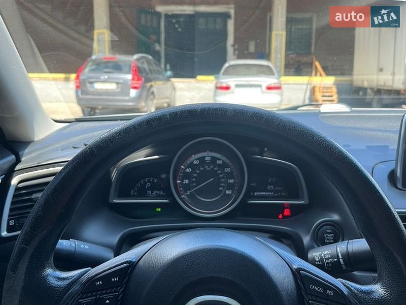 Седан Mazda 3 2016 в Ивано-Франковске
