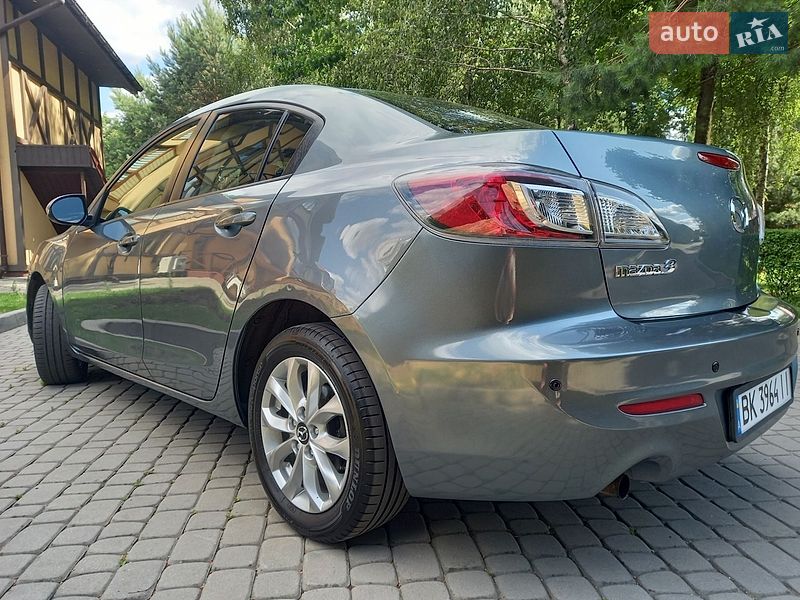 Седан Mazda 3 2012 в Луцьку