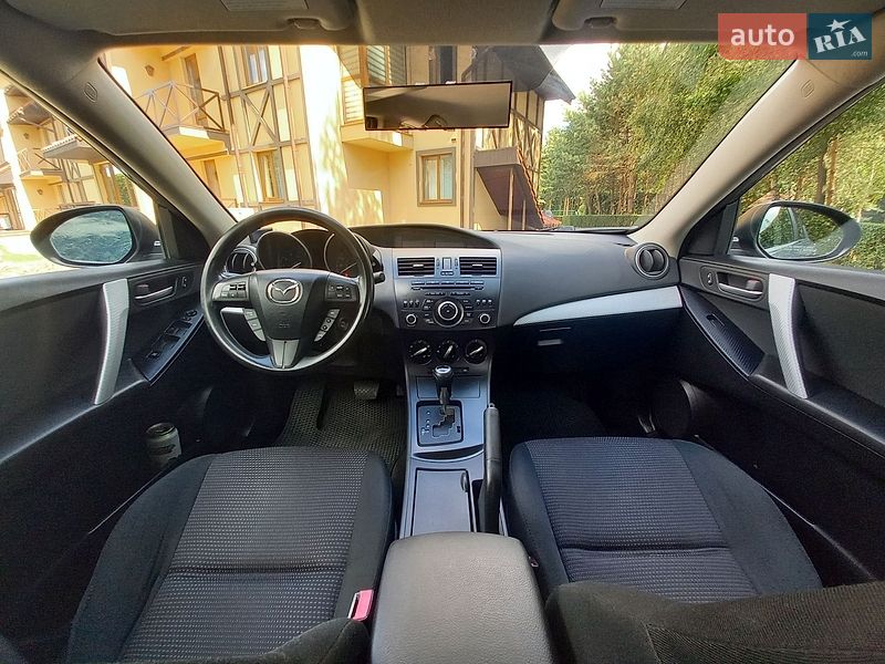 Седан Mazda 3 2012 в Луцьку