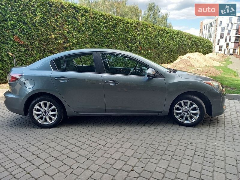 Седан Mazda 3 2012 в Луцьку