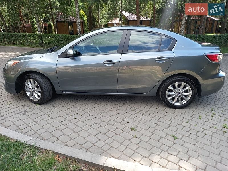 Седан Mazda 3 2012 в Луцьку