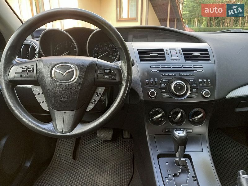 Седан Mazda 3 2012 в Луцьку
