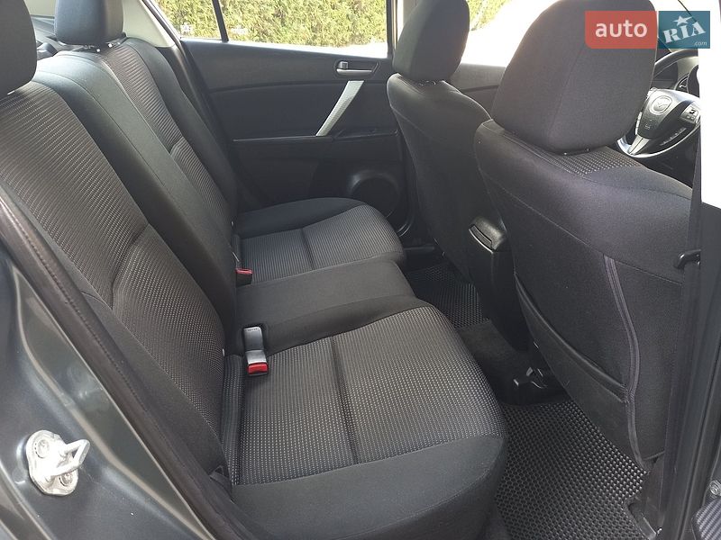 Седан Mazda 3 2012 в Луцьку