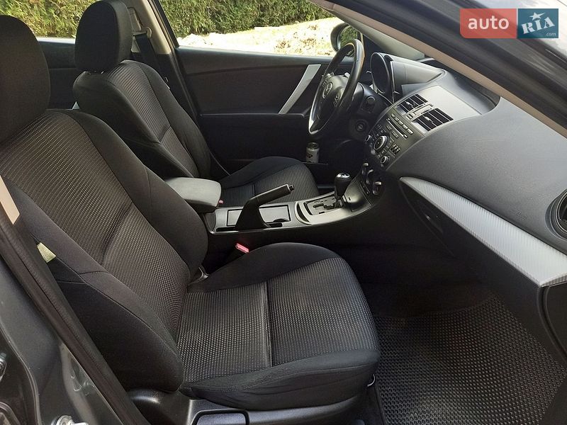 Седан Mazda 3 2012 в Луцьку