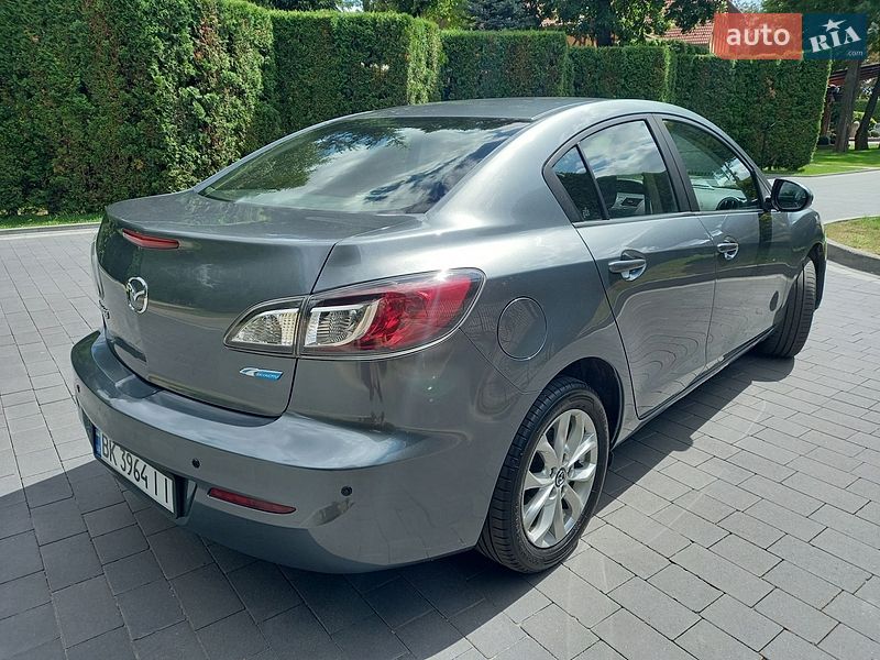 Седан Mazda 3 2012 в Луцьку