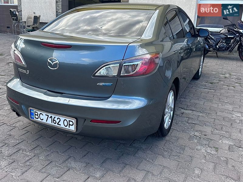 Седан Mazda 3 2012 в Рава-Русской