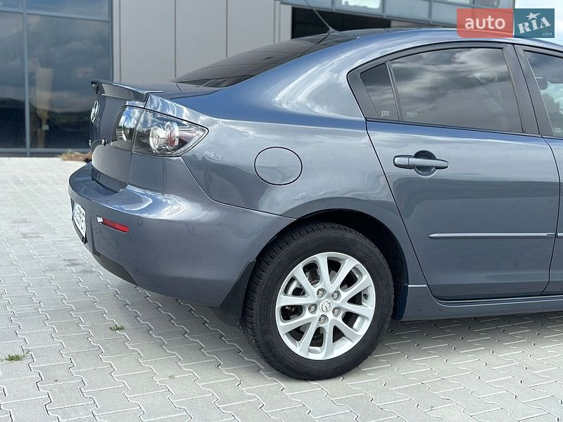 Седан Mazda 3 2008 в Чернівцях