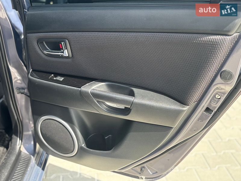 Седан Mazda 3 2008 в Чернівцях