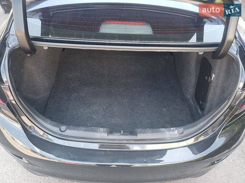 Седан Mazda 3 2016 в Черкассах