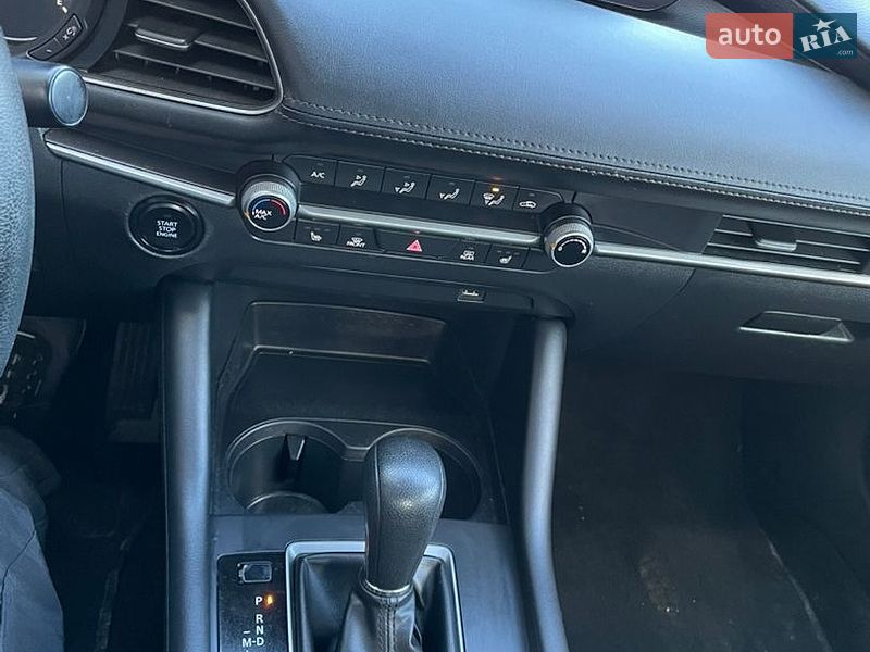 Седан Mazda 3 2021 в Волочиске