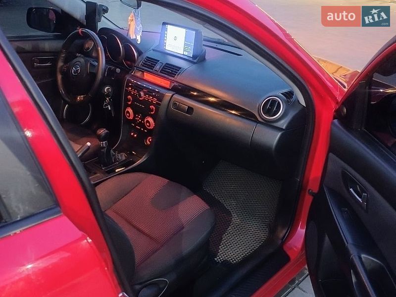 Седан Mazda 3 2005 в Новоукраинке