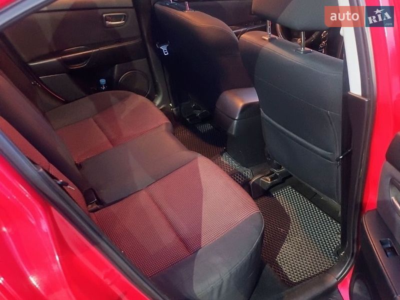 Седан Mazda 3 2005 в Новоукраинке