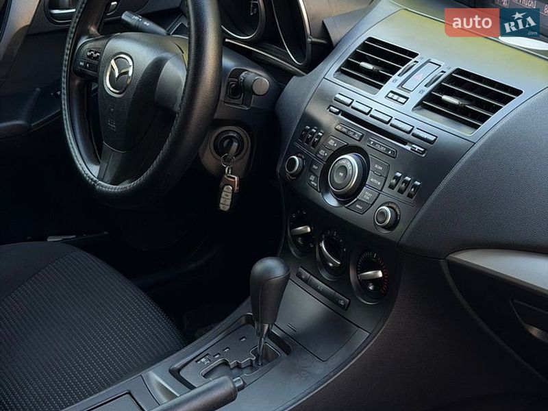 Хэтчбек Mazda 3 2013 в Ровно