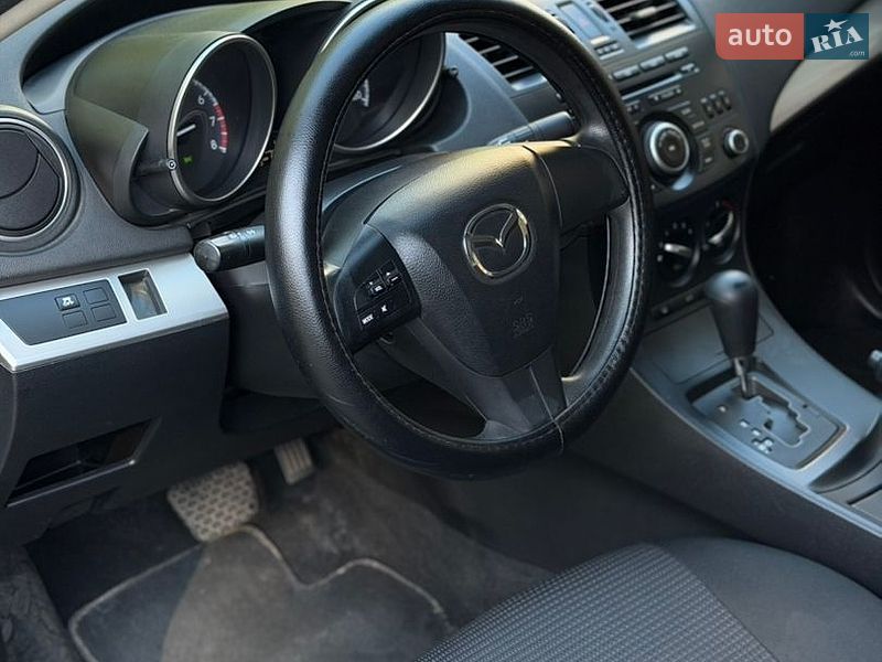Хэтчбек Mazda 3 2013 в Ровно