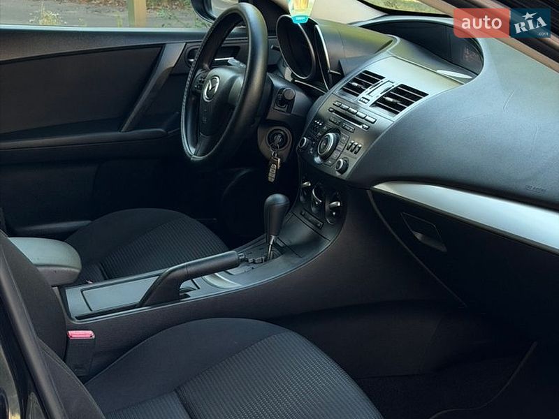 Хэтчбек Mazda 3 2013 в Ровно