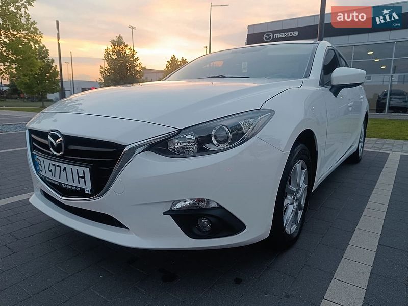 Седан Mazda 3 2015 в Мукачевому