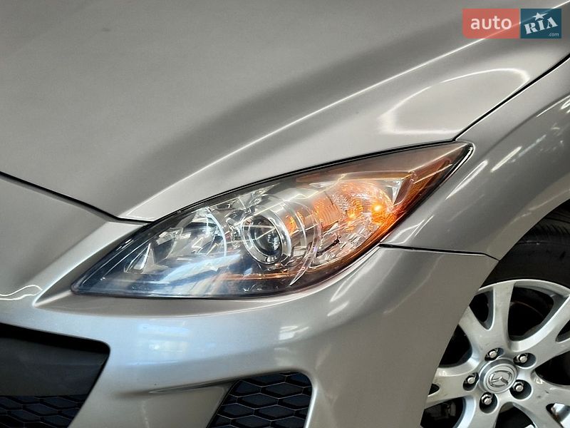 Седан Mazda 3 2013 в Миколаєві