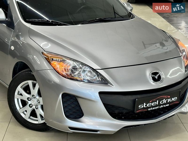 Седан Mazda 3 2013 в Миколаєві