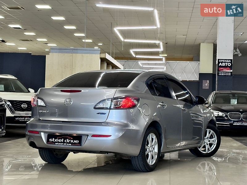 Седан Mazda 3 2013 в Миколаєві