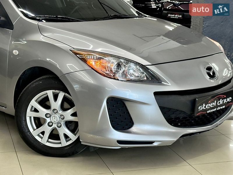 Седан Mazda 3 2013 в Миколаєві