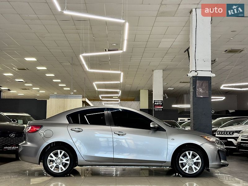 Седан Mazda 3 2013 в Миколаєві