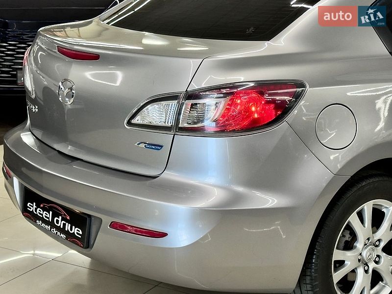 Седан Mazda 3 2013 в Миколаєві