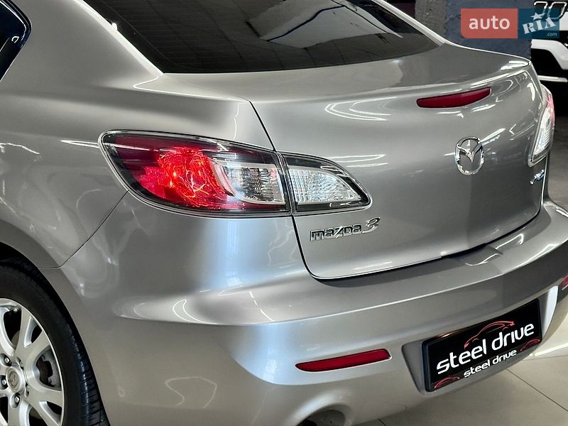 Седан Mazda 3 2013 в Миколаєві