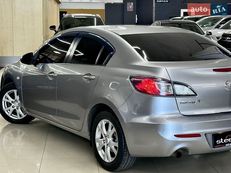 Седан Mazda 3 2013 в Миколаєві