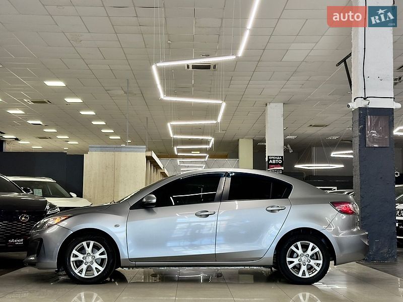 Седан Mazda 3 2013 в Миколаєві