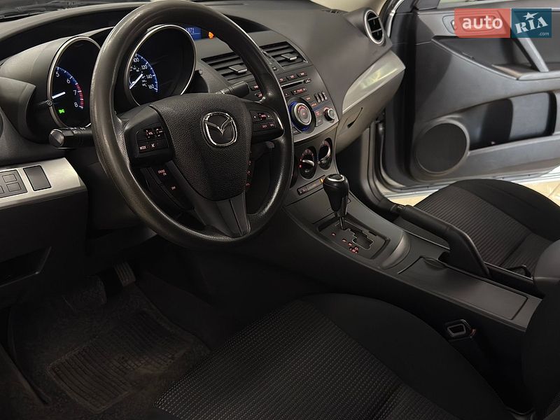 Седан Mazda 3 2013 в Миколаєві
