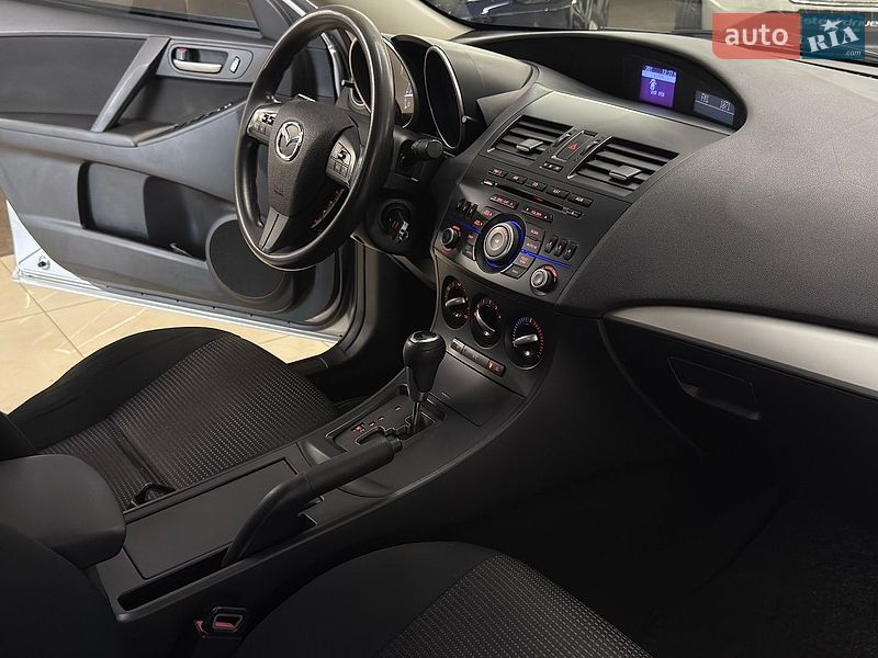 Седан Mazda 3 2013 в Миколаєві