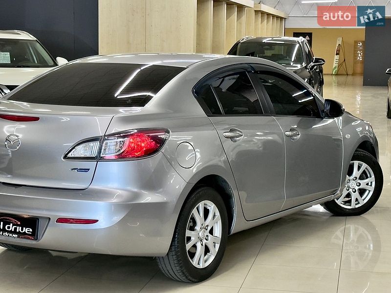 Седан Mazda 3 2013 в Миколаєві