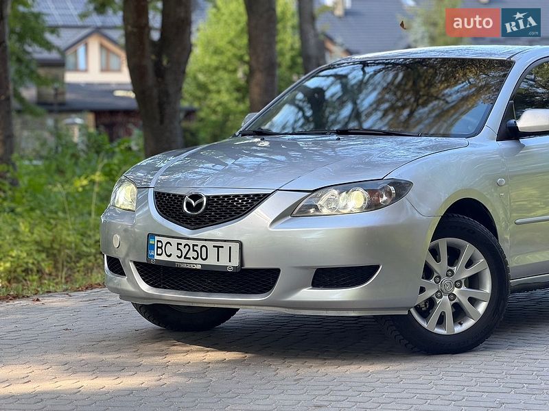 Седан Mazda 3 2005 в Жовкве