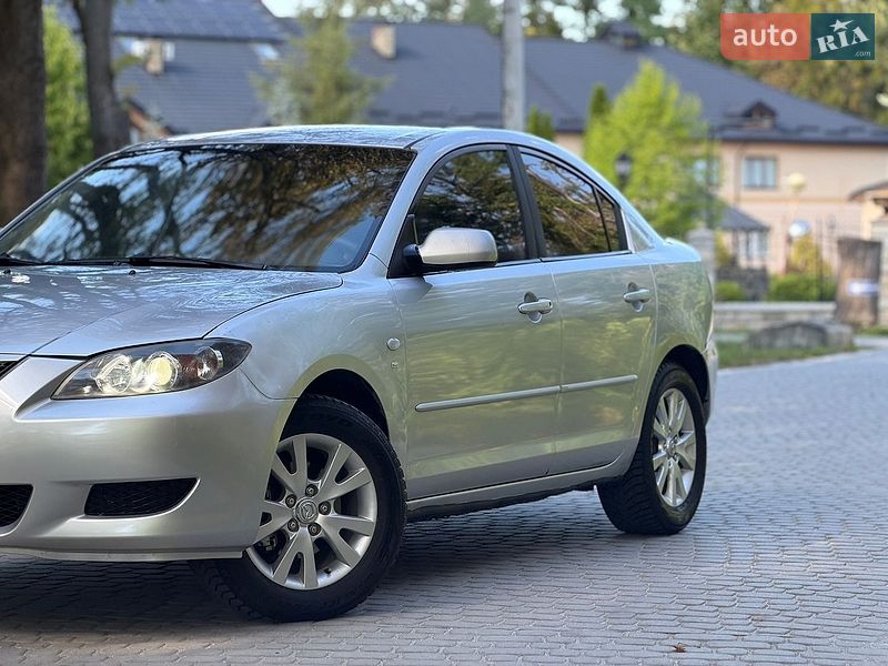 Седан Mazda 3 2005 в Жовкве