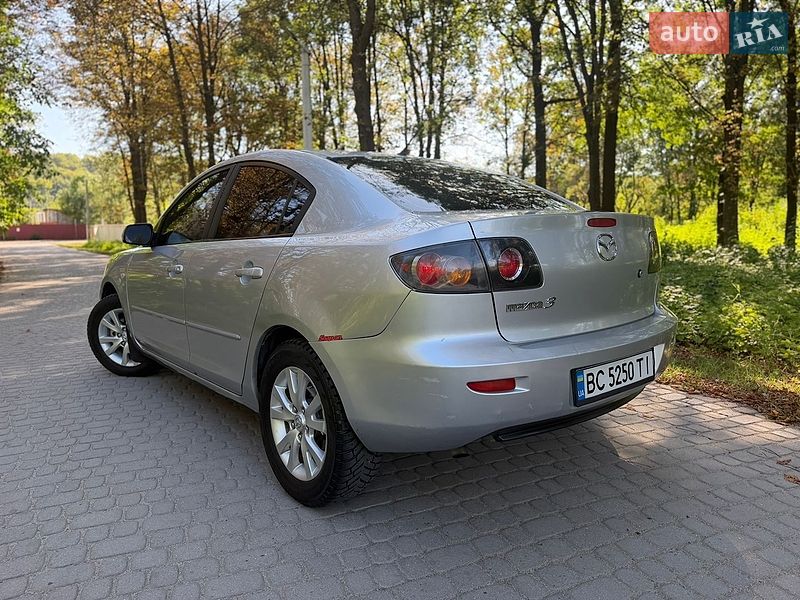 Седан Mazda 3 2005 в Жовкве