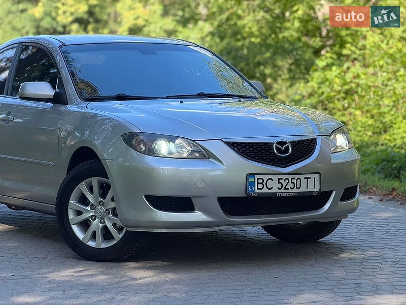 Седан Mazda 3 2005 в Жовкве