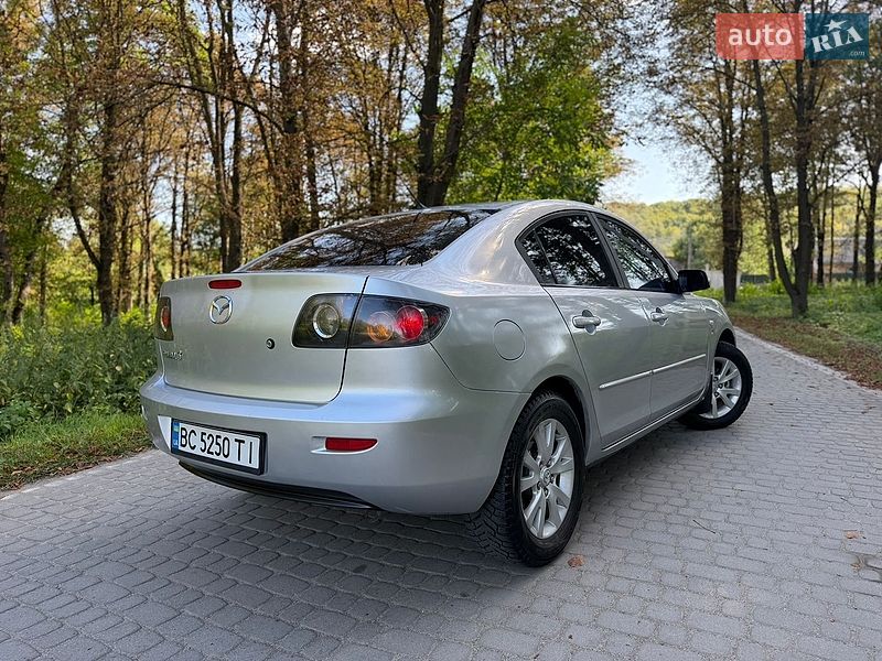 Седан Mazda 3 2005 в Жовкве