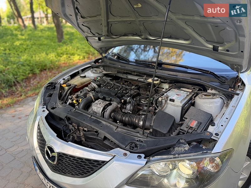 Седан Mazda 3 2005 в Жовкве