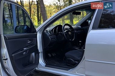Седан Mazda 3 2005 в Жовкве