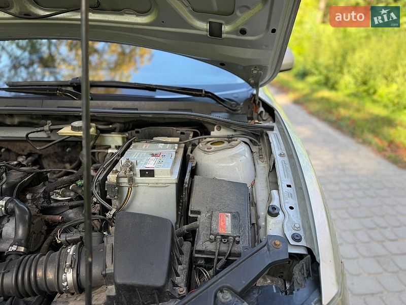 Седан Mazda 3 2005 в Жовкве