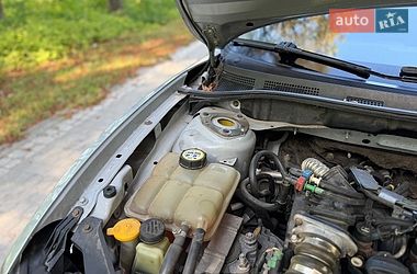 Седан Mazda 3 2005 в Жовкве