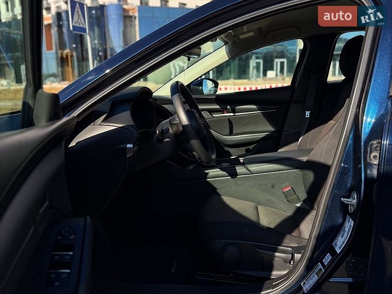 Седан Mazda 3 2019 в Львове