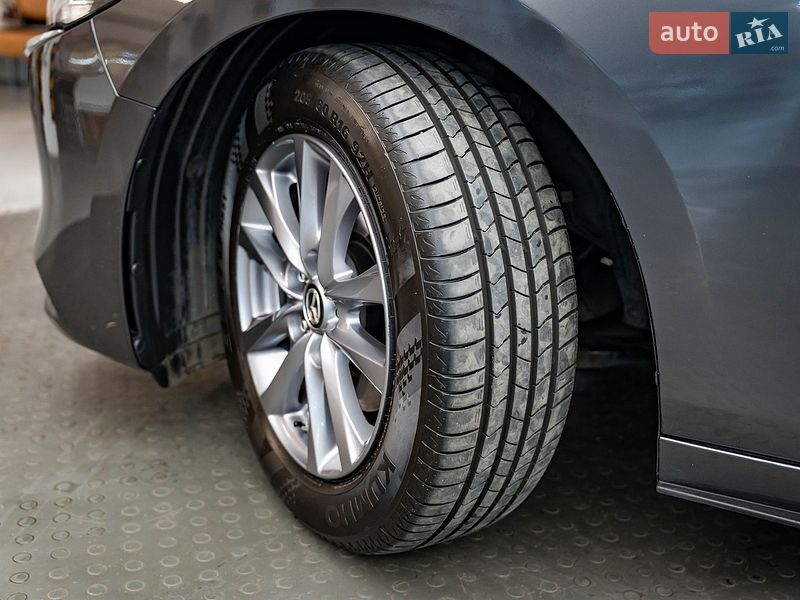Седан Mazda 3 2019 в Киеве