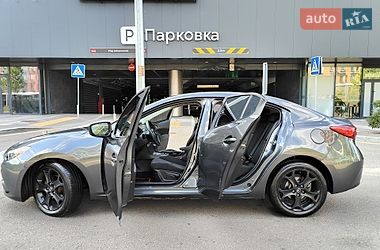 Седан Mazda 3 2016 в Киеве